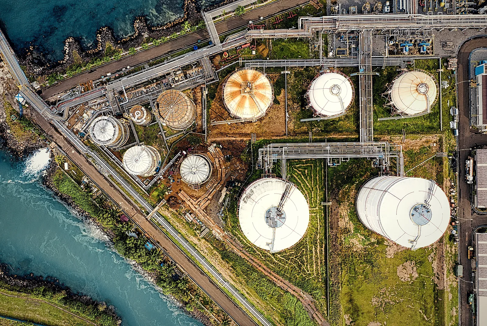 Coastal storage terminal